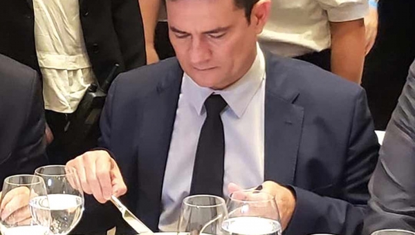 Moro vai participar de almoço no Inácio Restaurante após entregar veículos da segurança em Rio Branco