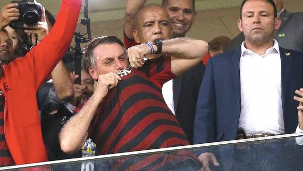 Bolsonaro desiste de assistir Flamengo x River Plate na final da Libertadores