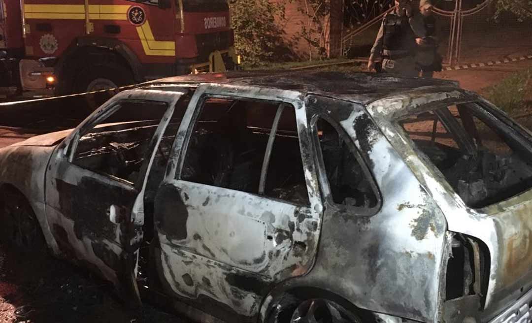 Carro incendiado na Chácara Modelo é do cantor Ruan Lima, diz polícia