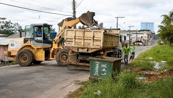 Prefeitura de Cruzeiro do Sul realiza serviços de limpeza no bairro São José