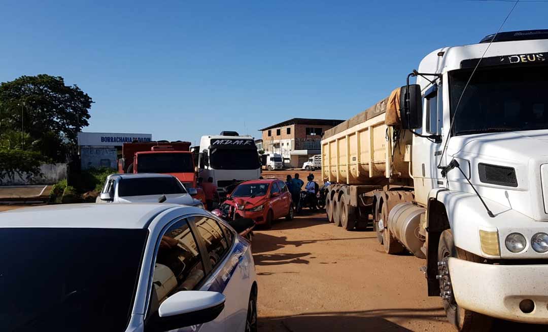 Trabalhadores fecham acesso ao Dnit no Acre em protesto contra atrasos em pagamentos