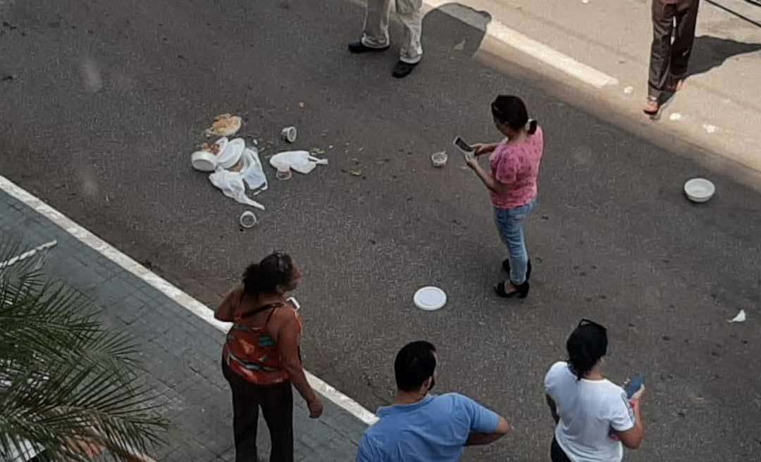 Servidores destroem marmitas que seriam entregues na Aleac