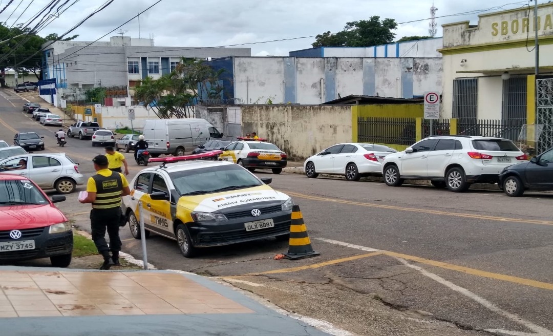 Filiados do PSDB são notificados pelo RBTrans por estacionarem em local proibido durante congresso; Major Rocha protesta 