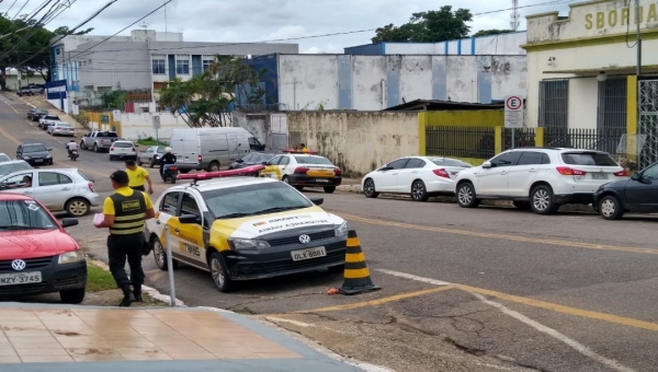 Filiados do PSDB são notificados pelo RBTrans por estacionarem em local proibido durante congresso; Major Rocha protesta 