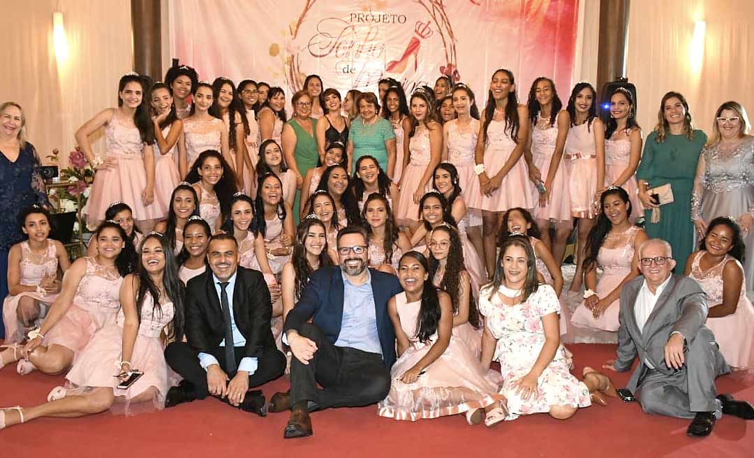 Projeto Sonho de Menina promove baile de debutantes de 50 jovens em Cruzeiro do Sul