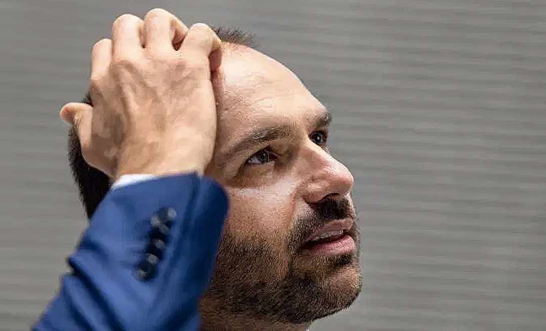 PSL suspende Eduardo Bolsonaro e pune outros 17 deputados bolsonaristas