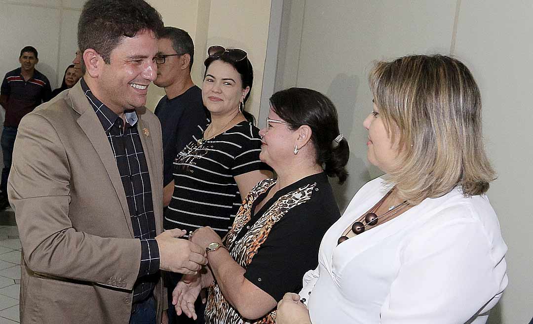 Gladson Cameli leva mensagem de Natal a servidores do Palácio das Secretarias