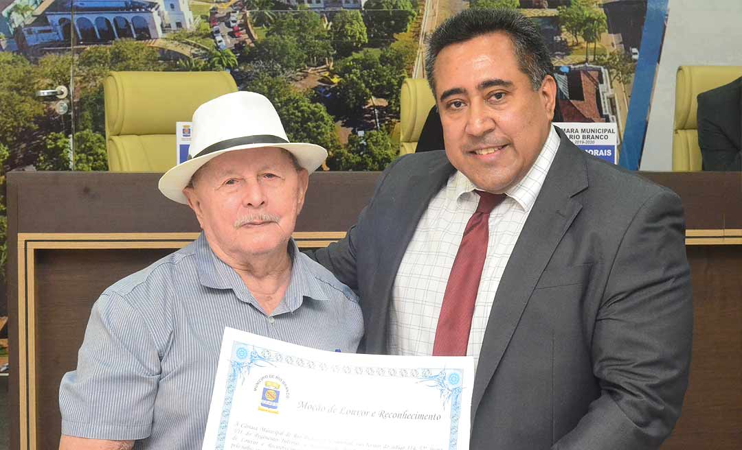 Barbeiros mais antigos de Rio Branco recebem homenagem na Câmara Municipal