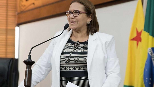 Doutora Juliana propõe a criação de "AdolesCentros" para atender crianças e adolescentes em situações de vulnerabilidade