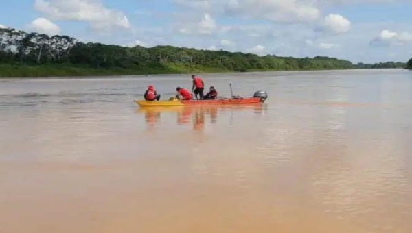 Professor da Ufac desparece nas águas do rio Juruá; Bombeiros estão nas buscas 