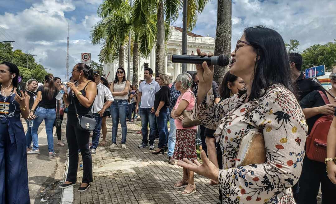 Servidores da Saúde ocupam Galeria Marina Silva para acompanhar PL da privatização