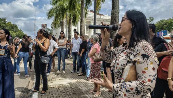 Servidores da Saúde ocupam Galeria Marina Silva para acompanhar PL da privatização