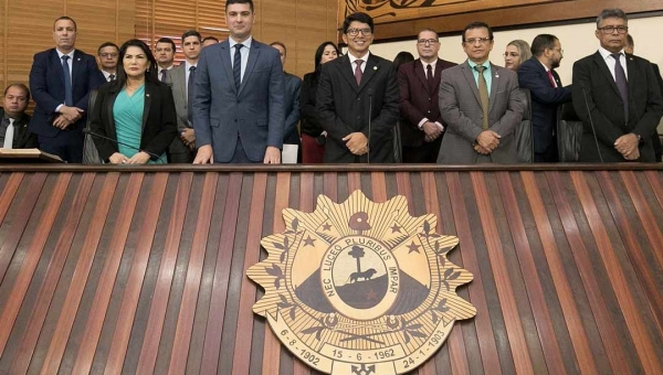 Assembleia Legislativa realiza última sessão solene do ano com homenagens