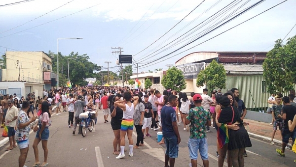 Incidente com caminhão de som atrasa início da Parada LGBT