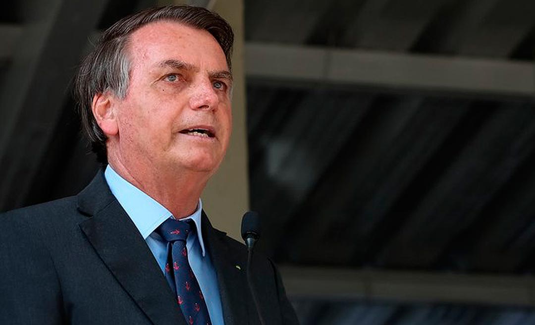 Bolsonaro diz que TV Escola é esquerdista e chama Paulo Freire de "energúmeno"