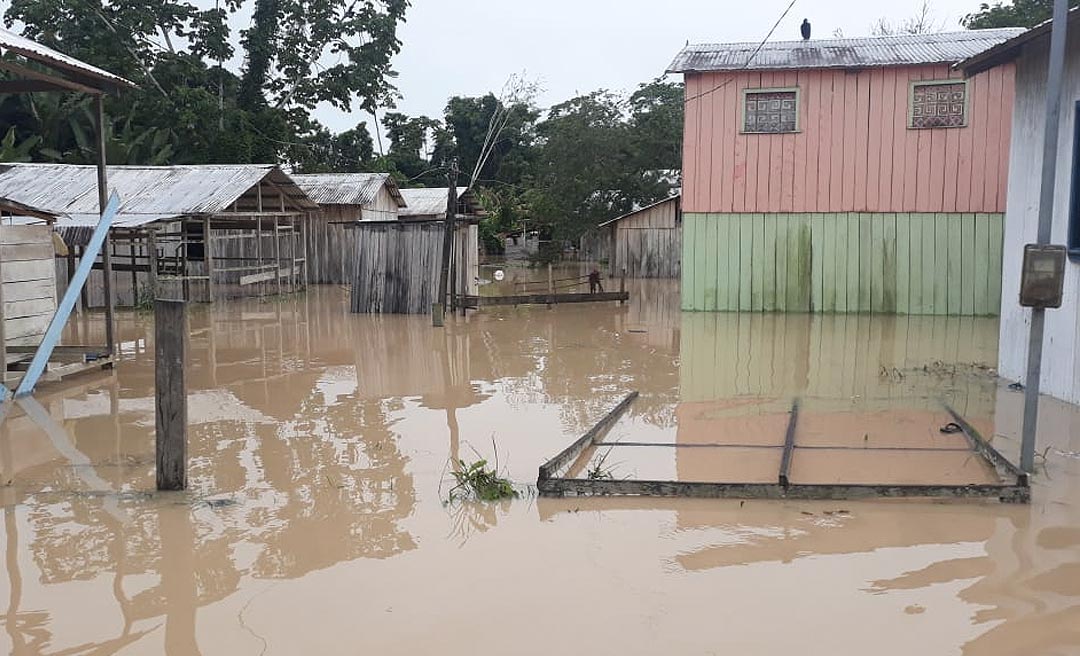 Em Jordão, moradores do bairro Kaxinawá sofrem com enchente repentina