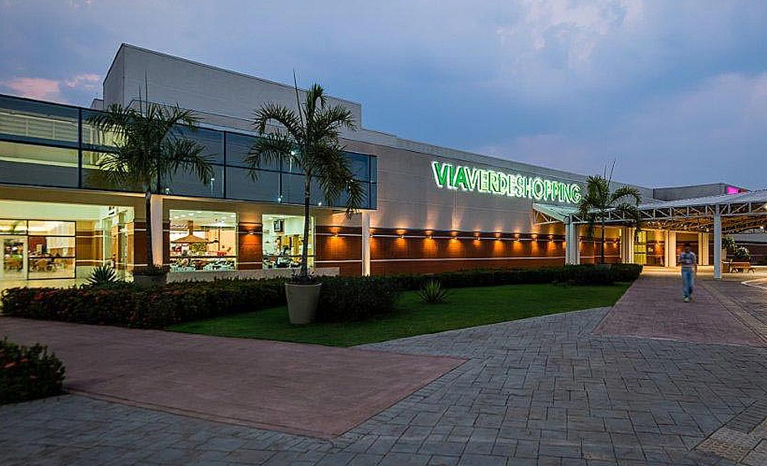 Garoto de 10 anos é vítima de assalto dentro do banheiro do Via Verde Shopping