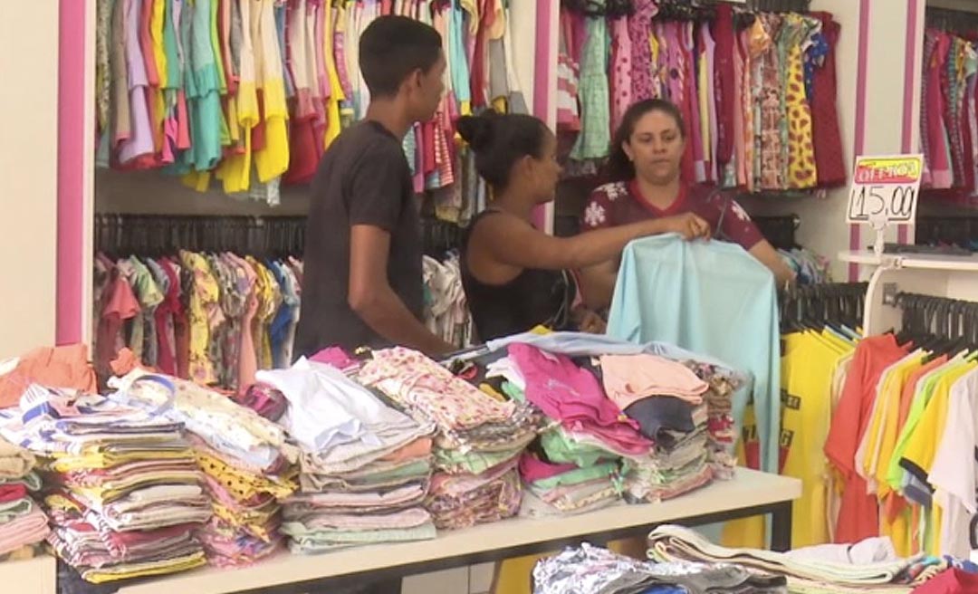 Vendas aquecem o comércio às vésperas do natal