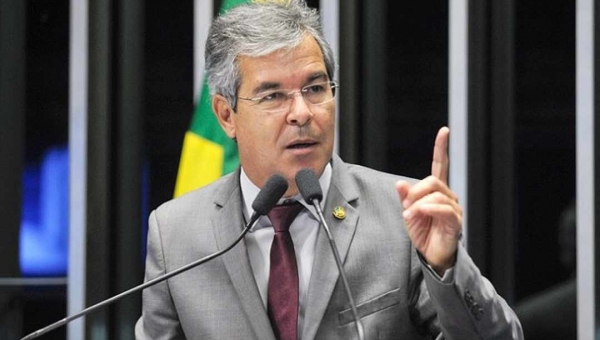 Jorge Viana recorre à Justiça e volta a receber pensão de ex-governador