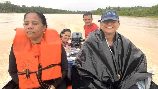 Luiz Gonzaga comemora o Natal com comunidades ribeirinhas do Alto Juruá