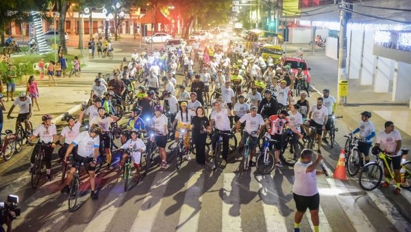 Cicleata noturna marca as comemorações do 137º aniversário de Rio Branco