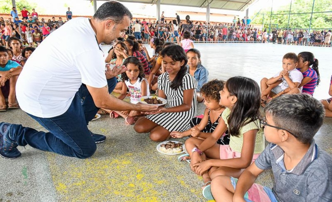 Ilderlei Cordeiro realiza churrasco e celebra conquistas juntos aos moradores da Vila Santa Rosa