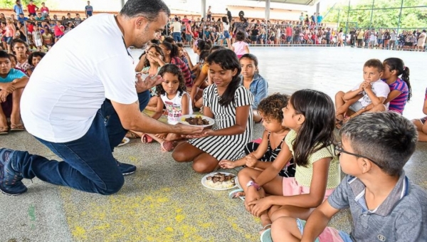 Ilderlei Cordeiro realiza churrasco e celebra conquistas juntos aos moradores da Vila Santa Rosa