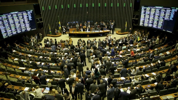 Saiba quem são os deputados federais mais ausentes a sessões na Câmara Federal