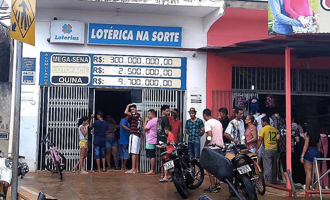 Acreanos lotam lotéricas em último dia de aposta da Mega da Virada