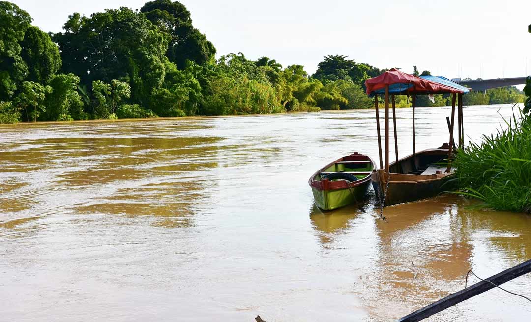 Nível do Rio Acre continua subindo e primeiras famílias são retiradas