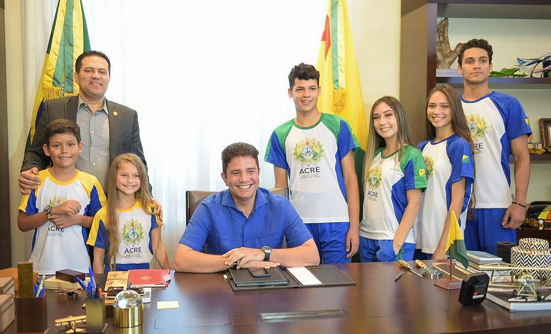 Governador Gladson Cameli anuncia distribuição gratuita de uniformes aos estudantes