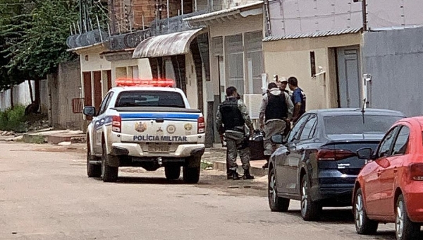 Dupla rouba moto no Morada do Sol; assista ao vídeo