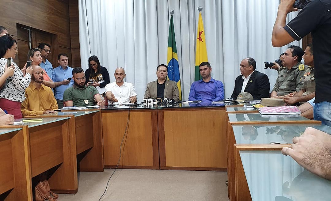 Enquanto Gladson, Rocha e Ulysses viajam, substitutos tentam resolver crise na segurança