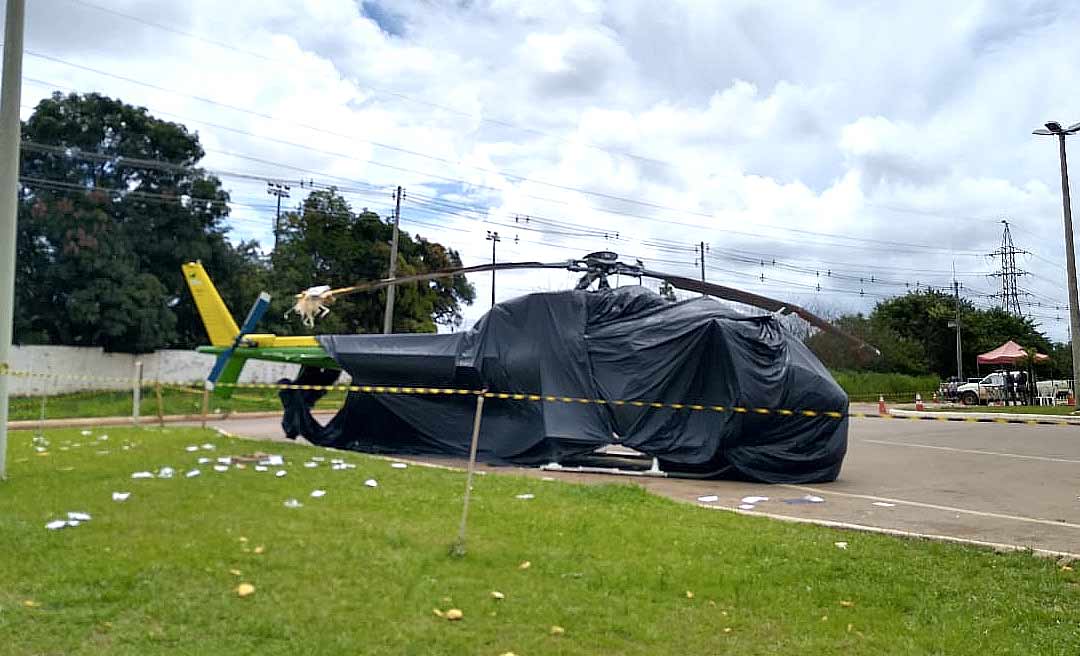 À espera de perícia de seguradora, helicóptero permanece no local do acidente