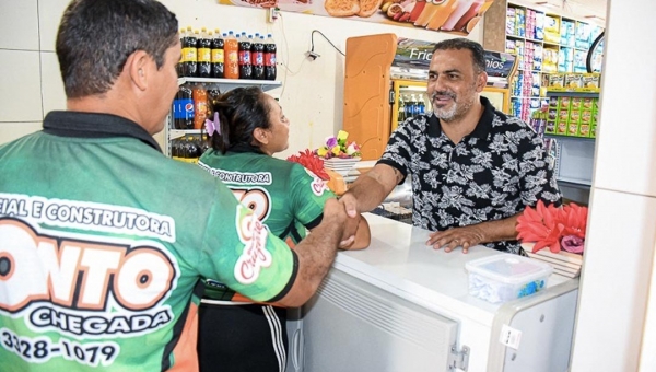 Prefeito Ilderlei Cordeiro dialoga com moradores da Vila Santa Rosa