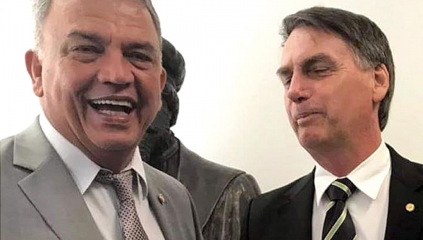  Projeto de Petecão que visa imprimir data de validade em notas de R$ 50 e R$ 100 tem a simpatia de Bolsonaro