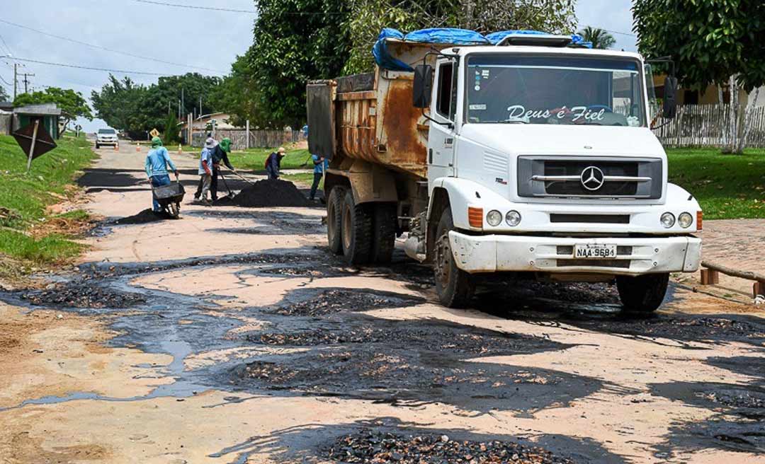 Prefeitura de Cruzeiro do Sul realiza operação tapa-buracos na Vila São Pedro