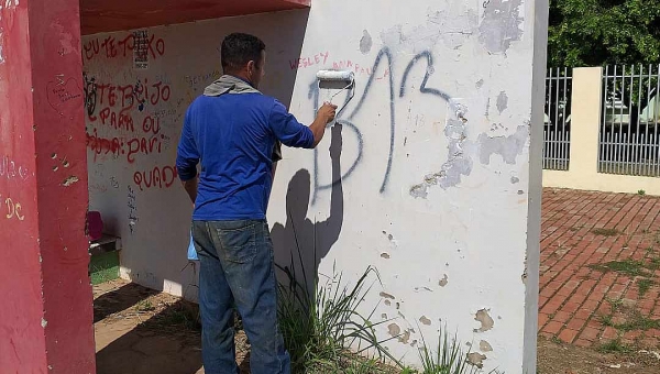 Reeducandos realizam roçagem e limpeza no conjunto Cidade do Povo