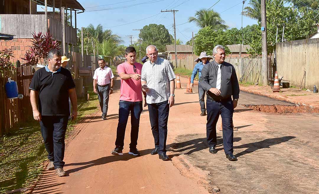 Prefeito em exercício Antônio Morais vistoria obras no Taquari