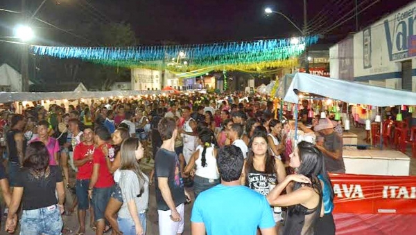 Carnaval em Tarauacá é cancelado pela Prefeitura e iniciativa privada realiza a festa