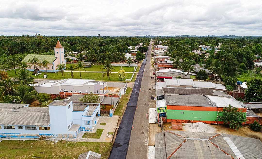 Prefeitura de Cruzeiro do Sul pavimenta AC- 407 na Vila Santa Rosa