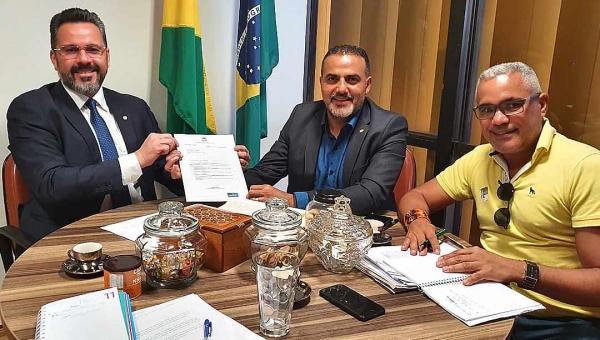 Alan Rick recebe prefeito Ilderlei Cordeiro e garante liberação de novos recursos para o município