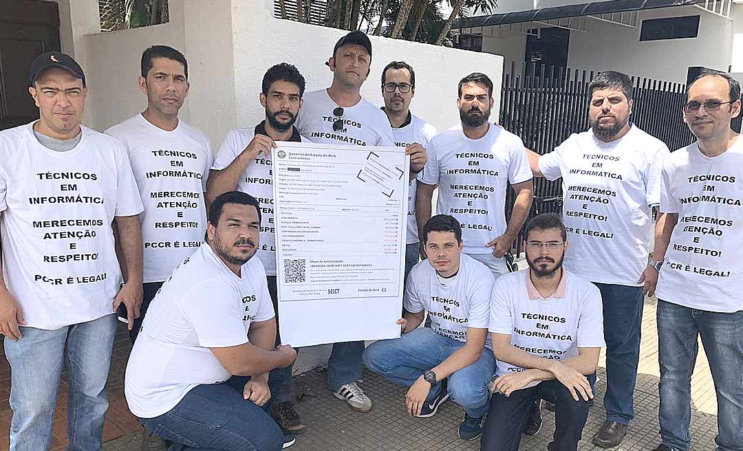 Técnicos em Informática protestam em frente ao Palácio pedindo reajuste e PCCR