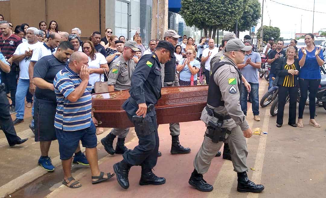 Comoção e tristeza marcam cortejo e sepultamento do tenente Amarildo em Rio Branco