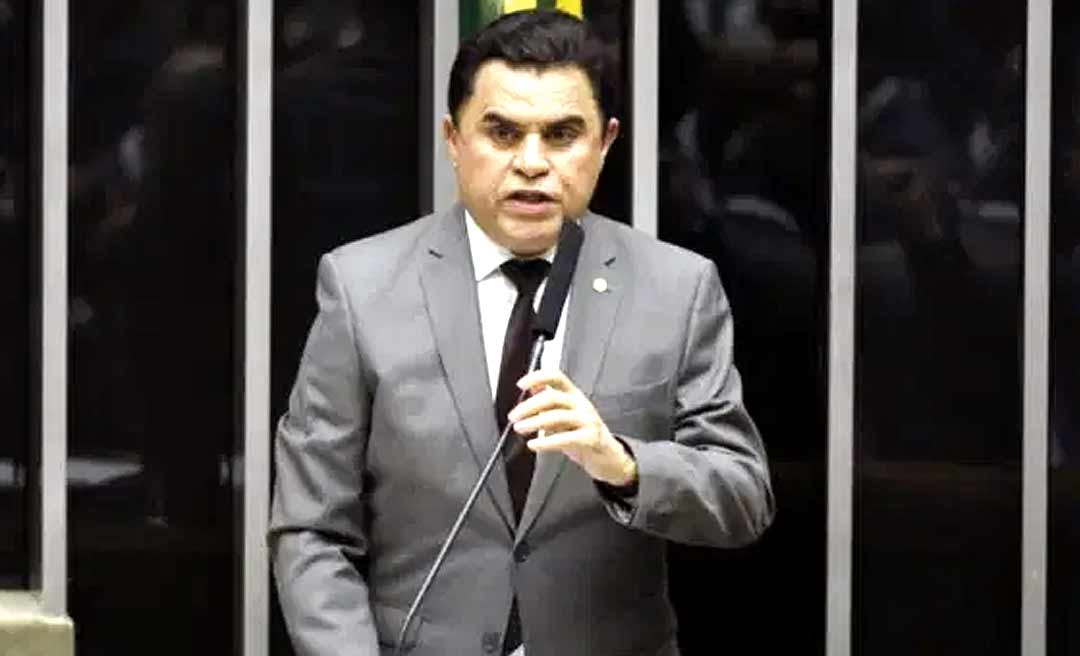 Parte dos deputados federais do Acre reconduzem parlamentar da Paraíba denunciado por corrupção