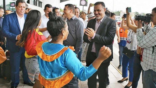 Ilderlei, Rocha e comitiva chegam ao Peru para encontro de empresários