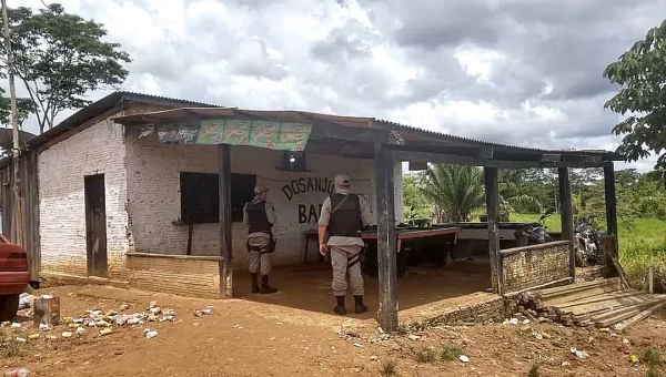 Corpo é encontrado no Km 100 da Transacreana com marcas de tiro e golpes de faca