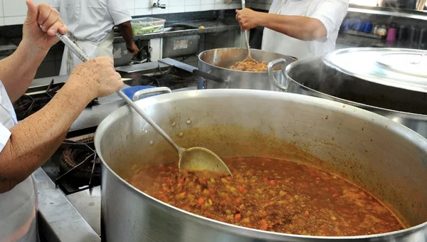 Alunos de escolas públicas ficam sem merenda em Rio Branco