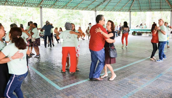 Rio Branco: Prefeitura promove Forró da Melhor Idade no horto Florestal