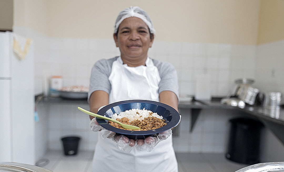 Educação explica que perecíveis ainda estão sendo entregues a escolas